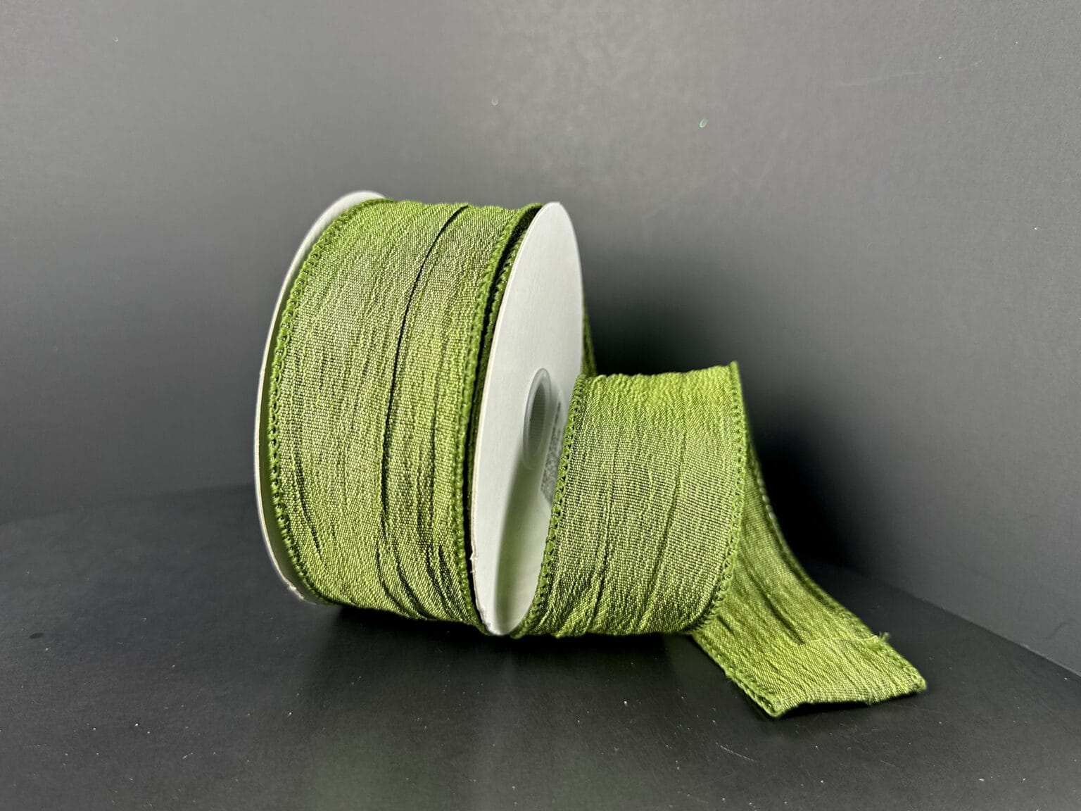1.5"X10YD VERTICAL WRINKLE METALLIC SATIN – MOSS Jascotina 61608-09-08
